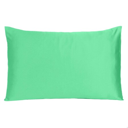 Homeroots 20 x 26 in. Green Dreamy Silky Satin Standard Size Pillowcases 387875